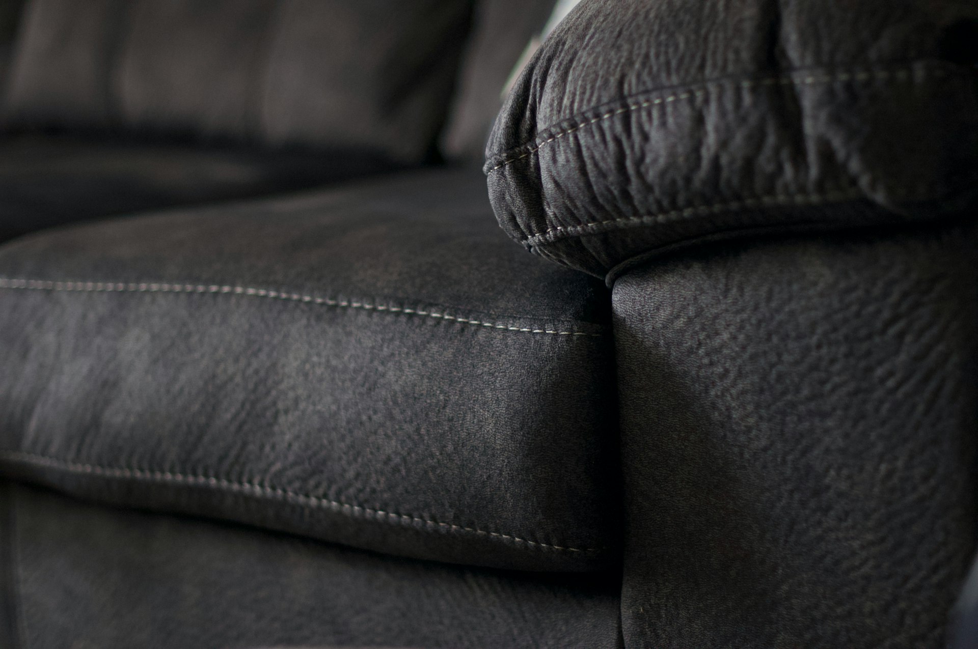 Piel sofa oscuro