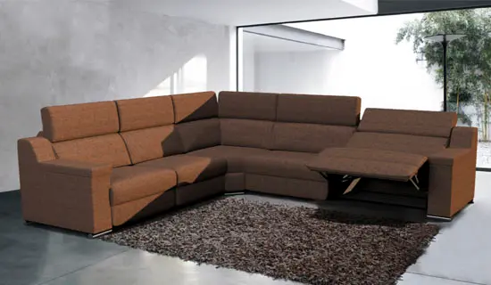 Sofa rinconera con cabezal abatible y pata baja