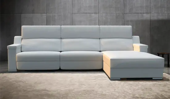 Sofa tumbona con cabezal abatible y pata baja