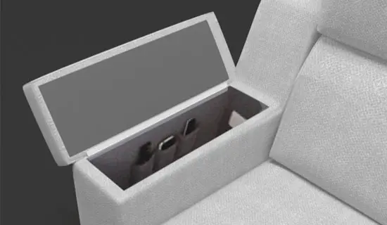 Detalle de arcón brazo recto para almacenamiento con enchufe y usb