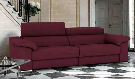 Sofá de 2 plazas con cabezal abatible y pata baja