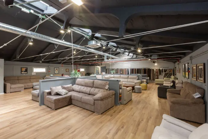 Sala exposición sofás Muebleconfort